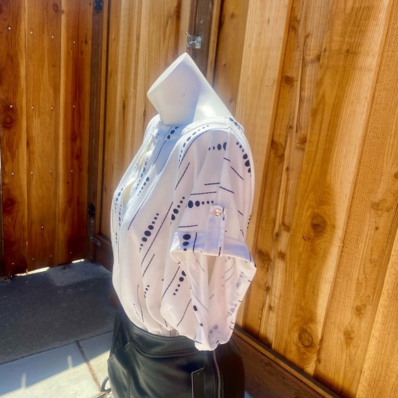 White & Black Short Sleeve Top 🤍 - Picture 4 of 11